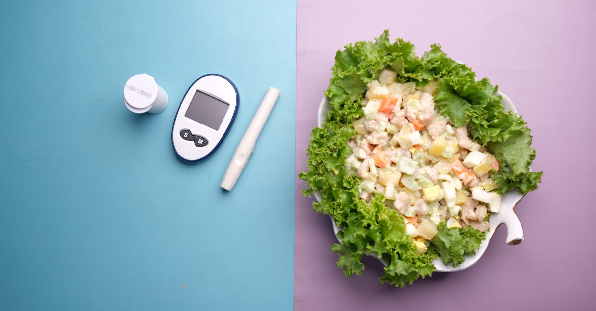 Tabletop spread of foods with nutrition labels and an insulin pen, representing meal-time dosing decisions